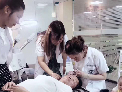 美來(lái)國(guó)際快樂(lè)工作中-美膚來(lái)（深圳）生物科技有限公司