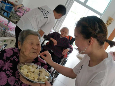 美來(lái)國(guó)際關(guān)愛(ài)老人行-美膚來(lái)（深圳）生物科技有限公司
